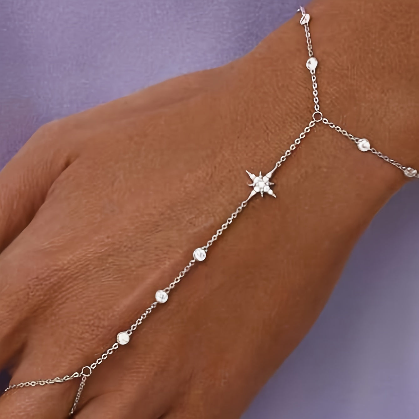 1pc Elegant Golden-Tone Chain & Pressed Pattern Bracelet for Women