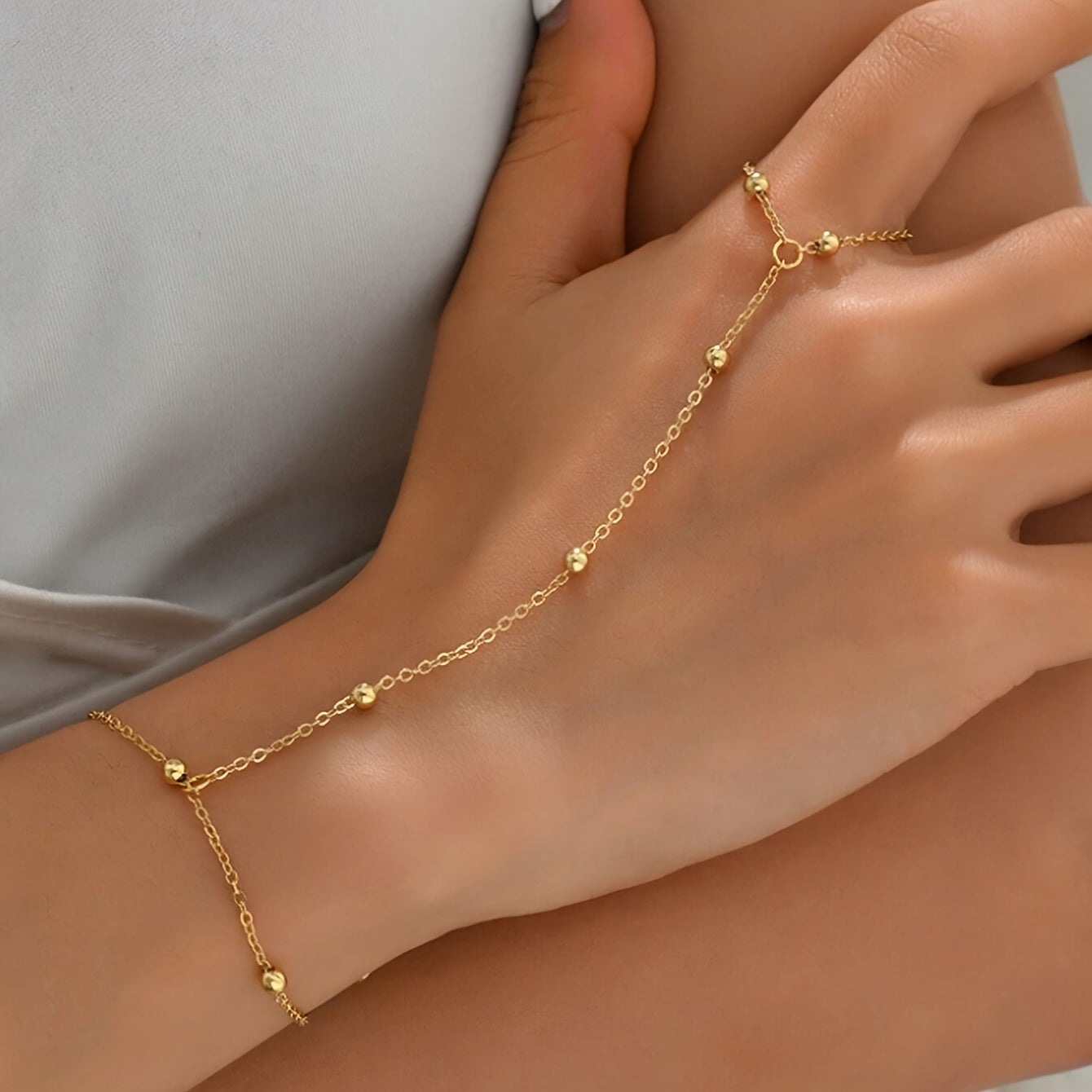 1pc Elegant Golden-Tone Chain & Pressed Pattern Bracelet for Women